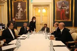 کیهان: امریکا در حال گدایی مذاکره از ایران است