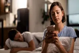 این زنان حتما به شما خیانت میکنند| نشانه‌های خیانت زنان به همسرانشان چیست؟ | کدام زنان تمایل به خیانت دارند و دلایل آن چیست؟