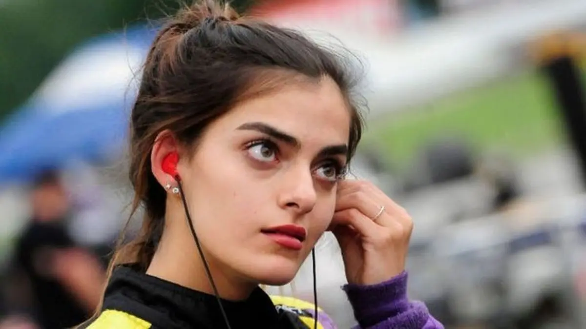 اولین راننده زن عرب‌تبار در مسابقات نسکار شرکت کرد + عکس