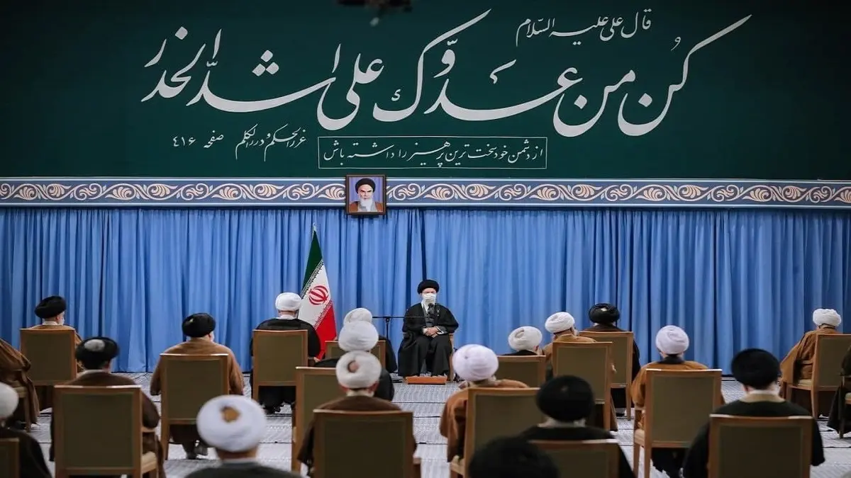  حدیث نصب شده بر کتیبه حسینیه امام خمینی (ره) +عکس