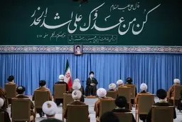 حدیث نصب شده بر کتیبه حسینیه امام خمینی (ره) +عکس