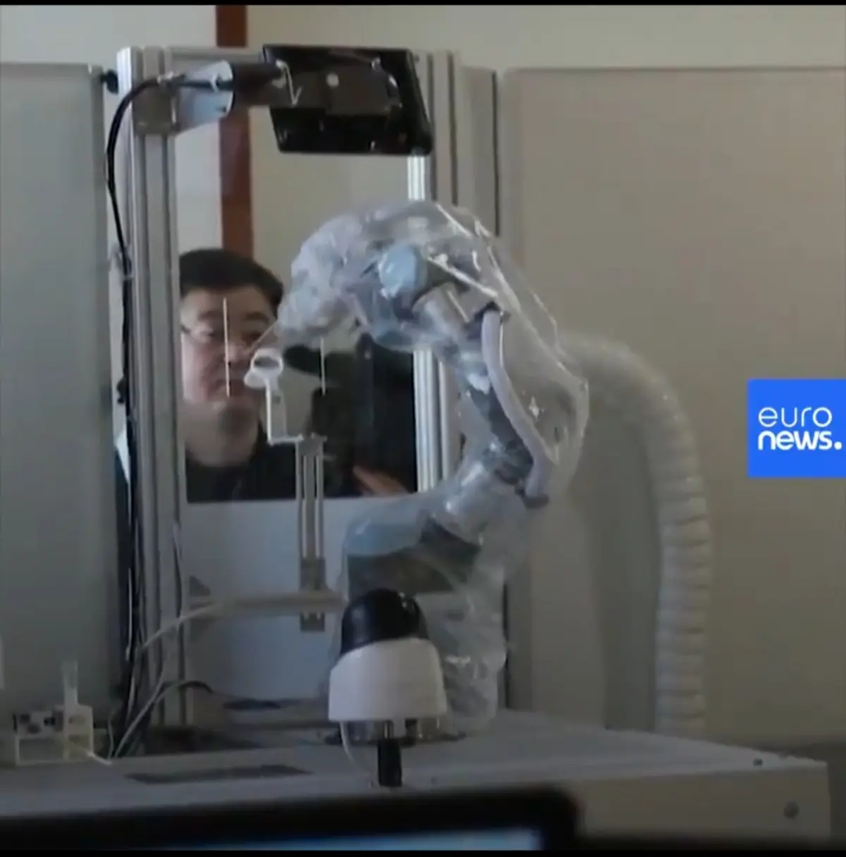 چین؛ ربات نمونه‌گیر برای تست کرونا هم رسید + ویدئو