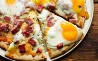 یکبار برای همیشه طرز تهیه این شام بی دردسر رو یاد بگیر! | طرز تهیه پیتزا تخم مرغی خوشمزه بدون نیاز به فر + ویدئو