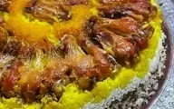 پلو مجلسی با ته‌دیگ بال‌مرغ مناسب برای مهمونی شام | سفره‌ای شاهانه با پلو ته‌انداز زعفرانی و بال‌مرغ خوش‌رنگ