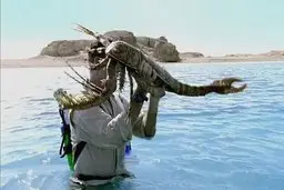 کشف یک گونه منقرض شده در اعماق اقیانوس | این عقرب دریایی ۲ متری همه‌ی مردم توی ساحل رو ترسوند!