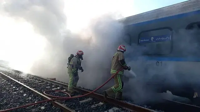 آتش سوزی قطار مسافربری در محدوده پل فردیس + ویدئو