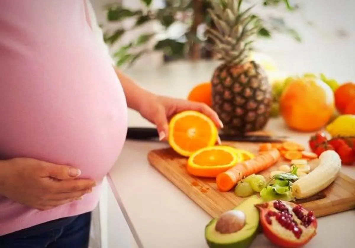در زمان بارداری می‌توان بادام خورد؟ | تاثیرات خوردن بادام در بارداری