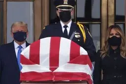 قاضی دیوان عالی آمریکا | ترامپ از سوی معترضان «هو» شد.
 
