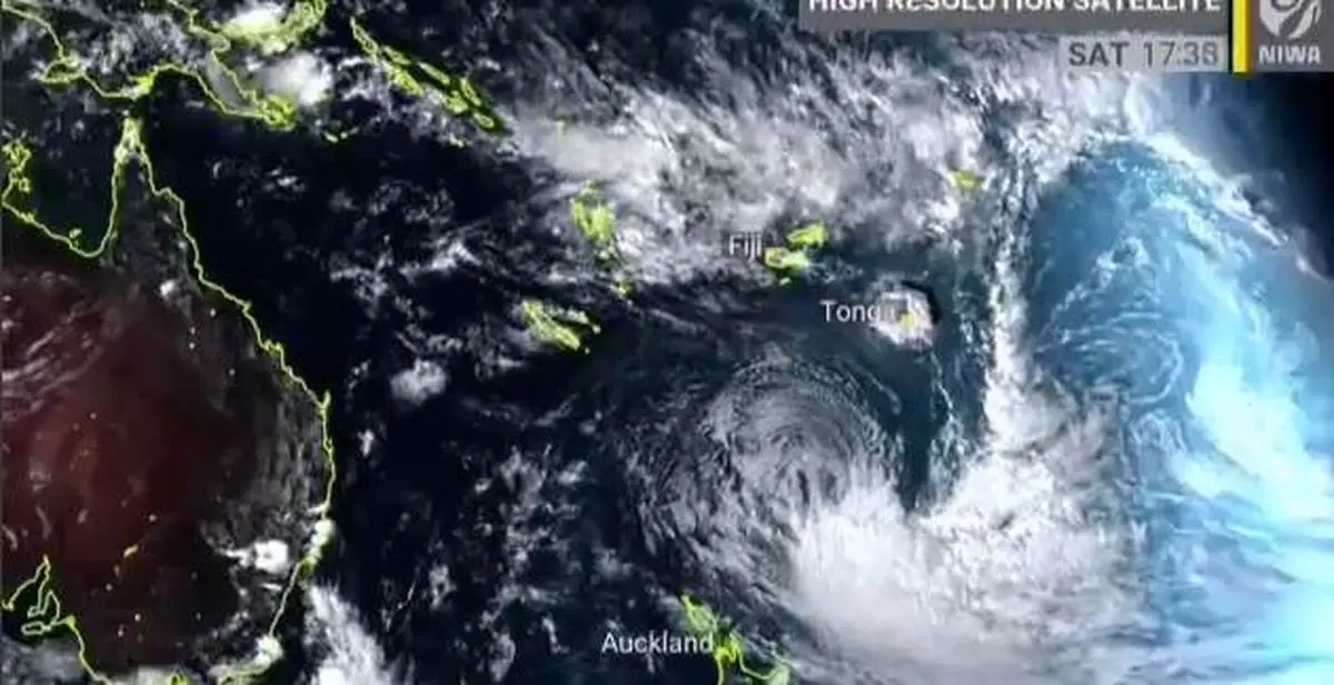 تصویر ماهواره‌‌ای از  فوران عظیم آتشفشانی در زیر آب‌های اقیانوس آرام جنوبی + ویدئو 