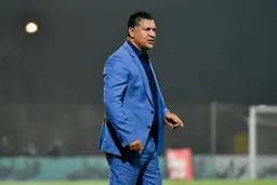 

 علی دایی  |  مذاکره سرمربی سابق سایپا با باشگاهاستقلال تکذیب شد

 