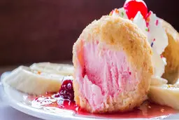 شاید باور نکنی ولی یک بستنی داریم به اسم بستنی سرخ شده! | طرز تهیه بستنی سرخ شده با تمامی مراحل +ویدئو