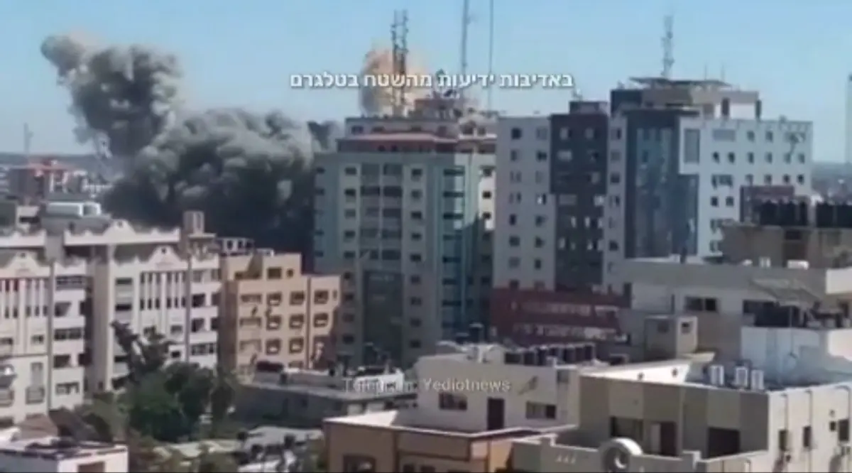 صهیونیست‌ها برج «الجلاء» غزه را هدف قرار دادند + ویدئو