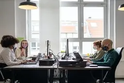 چه مدت تعامل با فرد آلوده به ویروس کرونا، شما را بیمار می‌کند؟ 