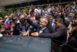 پزشکیان: مقابل تحریم، فیلترینگ و انحصار در اقتصاد دیجیتال می‌ایستم