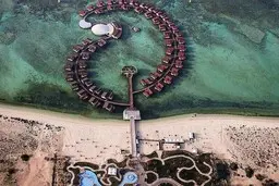 از بین دو هتل ترنج و بین المللی کیش کدام را برای اقامت انتخاب می‌کنید؟