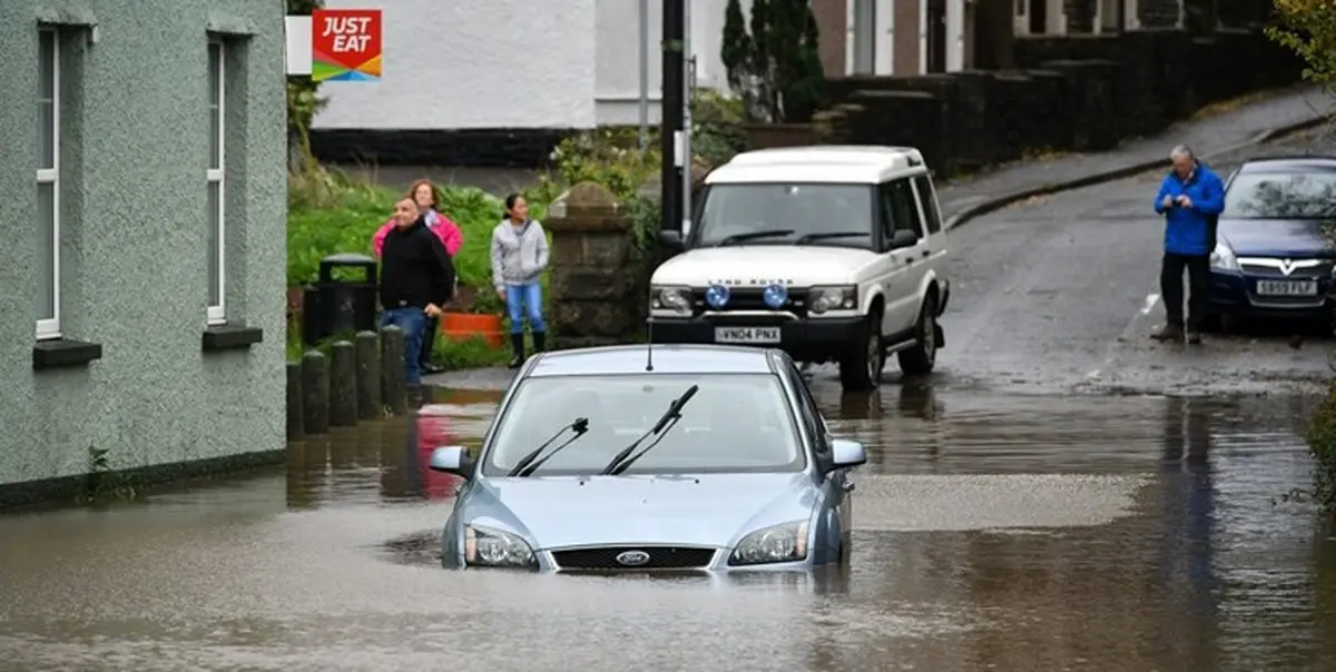 باران سیل‌آسا در انگلیس، ولز و اسکاتلند، این مناطق را در خاموشی فرو برد