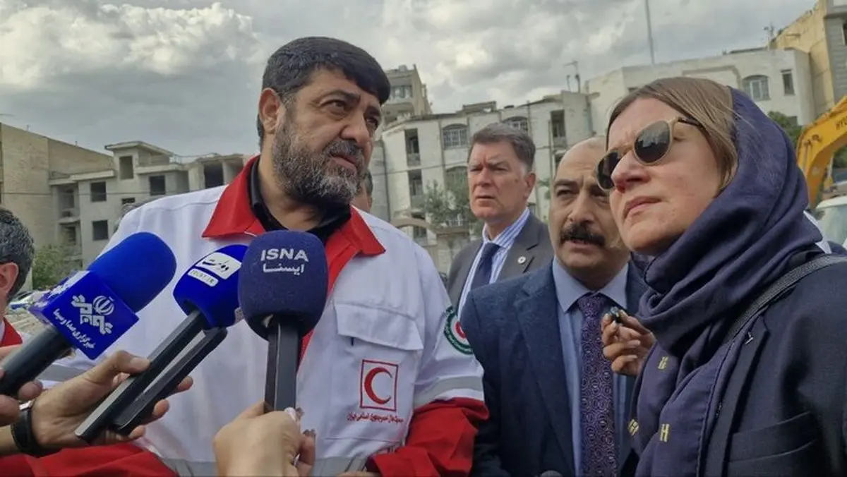 بازدید رئیس کمیته بین‌المللی صلیب سرخ از مناطق مسکونی آسیب دیده در جنگ ۴۰ روزه