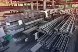 خرید میلگرد مستقیم از کارخانه یا بازار آزاد؟ بررسی مزایا و معایب هر روش
