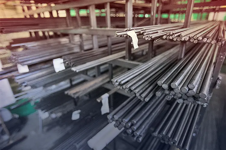 خرید میلگرد مستقیم از کارخانه یا بازار آزاد؟ بررسی مزایا و معایب هر روش
