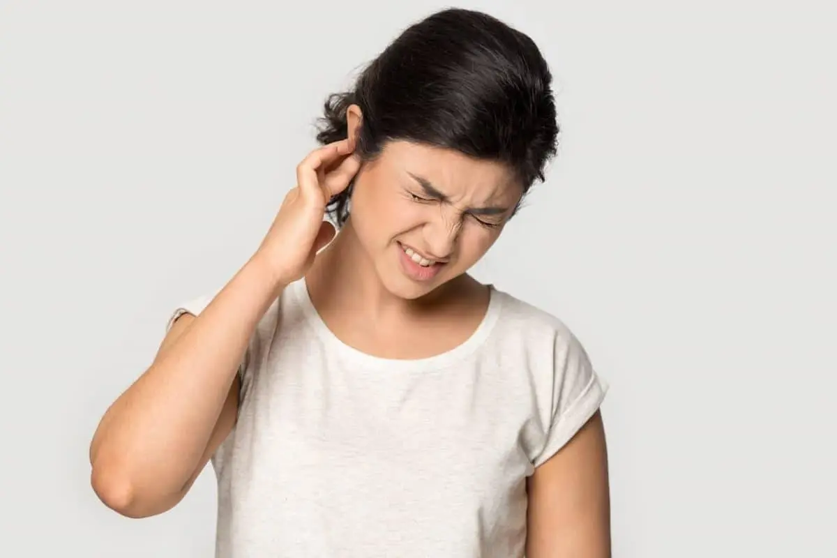 اگه دچار التهاب گوش شدی اینکارو بکن | تشخیص عفونت گوش و درمان خانگی آن