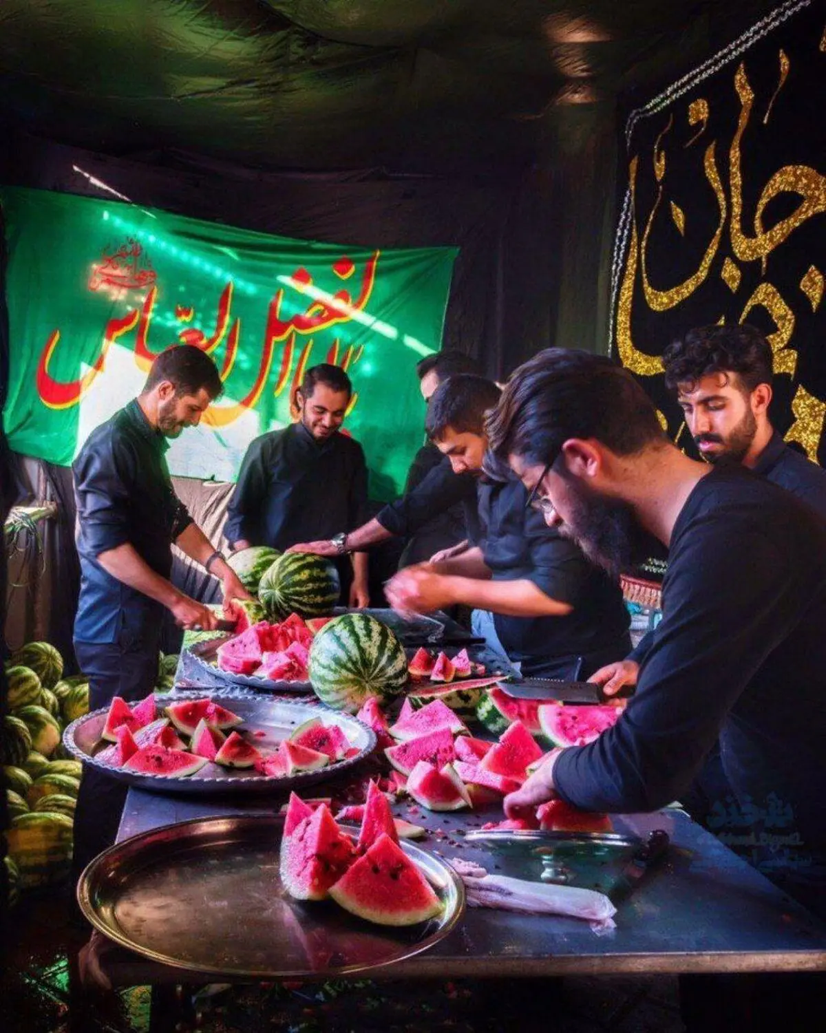 تصویری از یک نذری متفاوت در گرمای تابستان