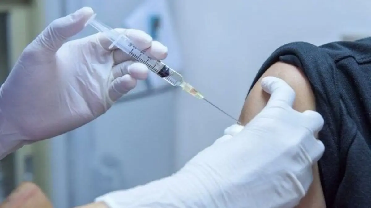 تزریق همزمان واکسن کرونا و آنفلوآنزا چه عوارضی دارد؟