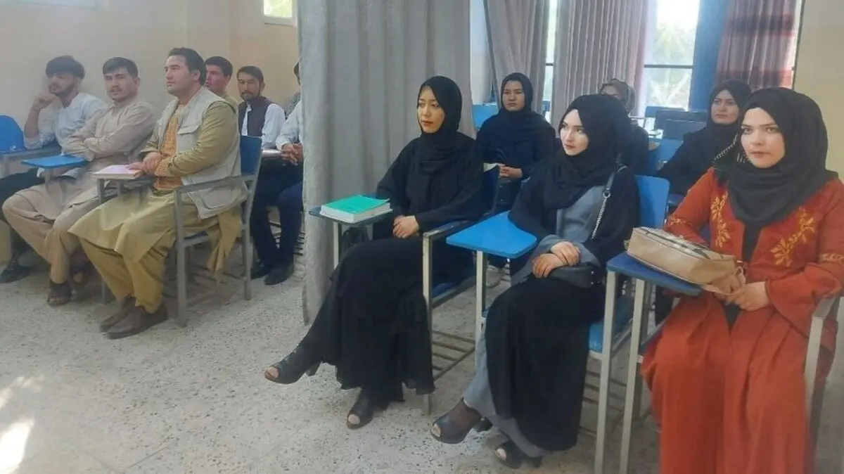 ورود دختران با لباس رنگی به دانشگاه ممنوع!+ویدئو