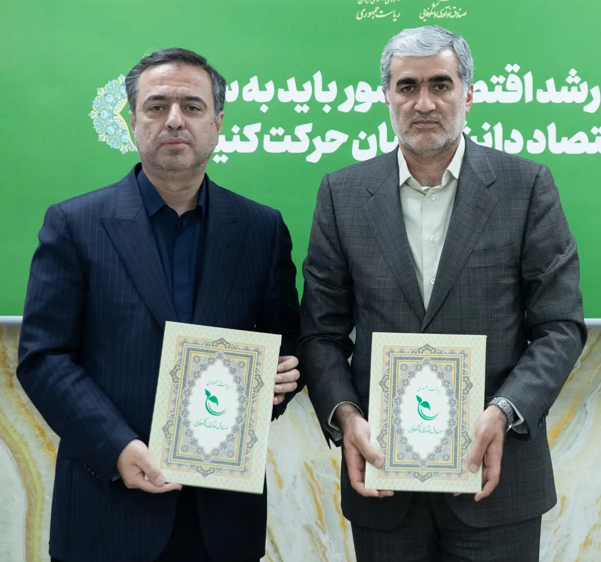 امضای تفاهم‌نامه تامین مالی نوین دانش‌بنیان بین بانک صادرات ایران و صندوق نوآوری و شکوفایی | سازندگی نوین با تاکید بر اقتصاد دیجیتال دانش‌بنیان؛ نقش محوری نظام بانکی در تثبیت اقتصاد پساجنگ

