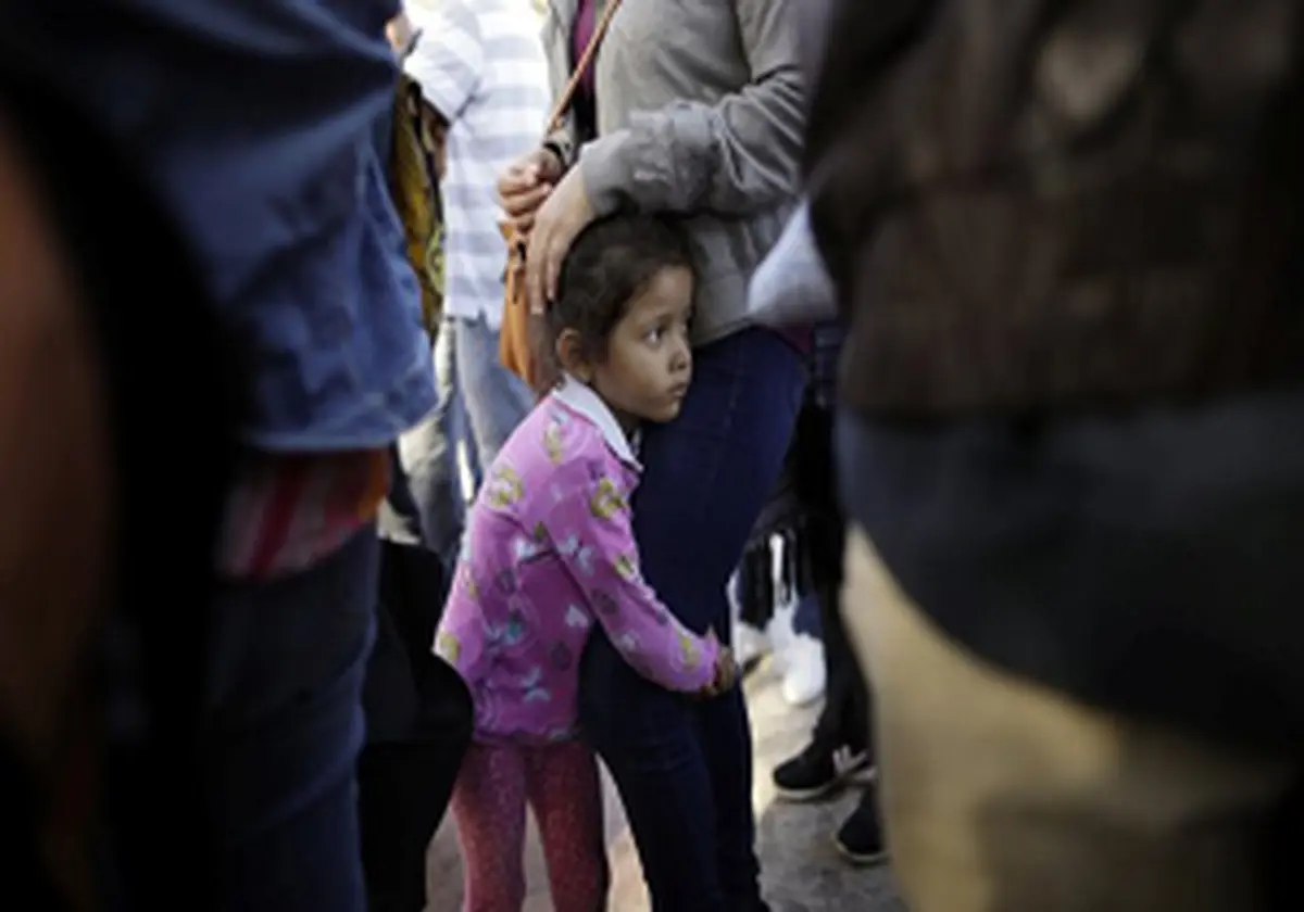 سیاست جدایی والدین و فرزندان مهاجران همچنان موضوع داغ دادگاه‌ها و مرزهای آمریکاست