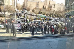 تجمع سهامداران معترض مقابل ساختمان سازمان بورس