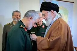 عکسی که مقام معظم رهبری به سردار سلیمانی نشان دادند