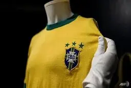 رکوردشکنی پله با پیراهنش لکه‌دارش 