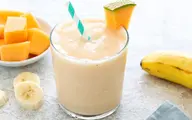 شیک طالبی و موز؛ خنک‌کننده‌ی خوش‌طعم تابستون+ ویدیو 