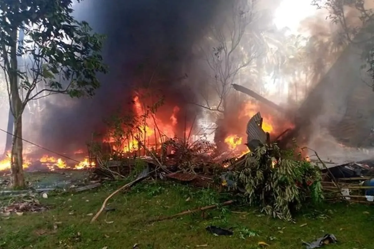 هواپیمای نظامی فیلیپین با 85 سرنشین سقوط کرد