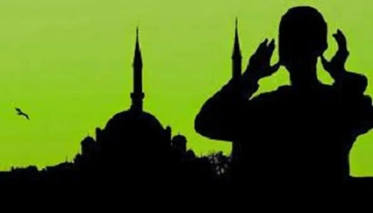 اذان گویی زیبای پاکبان خوش صدا مقابل حرم حضرت علی (ع) +ویدئو