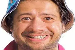 علی صادقی بالاخره عکس همسرش را منتشر کرد | این دختر سانتال و مانتال همسر علی صادقی است؟