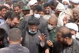 تصویری که یوسف سلامی پس از بازدید رییس جمهور از مناطق سیل زده ثبت کرد | کفش ها و لباس های رییس جمهور خاکی شده بود +ویدئو