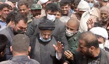تصویری که یوسف سلامی پس از بازدید رییس جمهور از مناطق سیل زده ثبت کرد | کفش ها و لباس های رییس جمهور خاکی شده بود +ویدئو