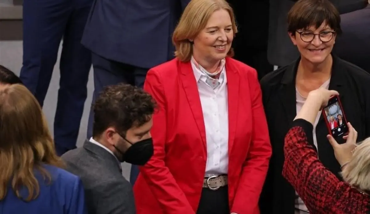 یک زن از حزب مخالف مرکل، رئیس پارلمان آلمان شد