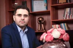 تکذیب جعلی بودن مدرک تحصیلی سینا کمال‌خانی/ پیگیر این شیطنت سیاسی و رسانه‌ای هستم