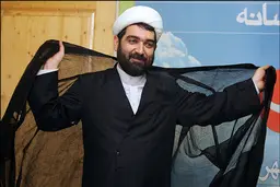 سوال جنجالی دختر ۳۰ ساله از روحانی سر شناس صدا و سیما+ویدئو 