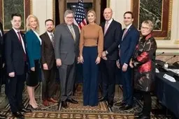 تست کرونا وزیر کشور استرالیا پس از دیدار با ایوانکا ترامپ مثبت اعلام شد