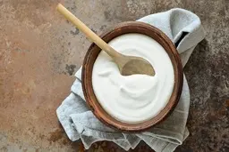 اگر در این ساعت از روز ماست بخوری خیلی راحت تر لاغر میشی! | فواید خوردن ماست در وعده‌های غذایی