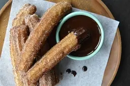 میدونستی فرانسوی ها هم یک شیرینی مثل بامیه دارند؟! | طرز تهیه شیرینی چوروس +ویدئو