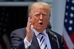 
بلومبرگ: ترامپ انتخاب قاطع جمهوریخواهان برای ریاست جمهوری ۲۰۲۴
