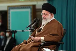 رهبر معظم انقلاب: سرافراز وارد مجلس شدید، سرافراز خارج شوید