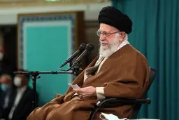 رهبر معظم انقلاب: سرافراز وارد مجلس شدید، سرافراز خارج شوید