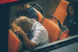 با بی‌حوصلگی نجنگید؛ در آغوشش بکشید 