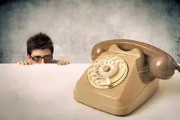 چرا بسیاری از ما دچار استرس تلفنی هستیم؟ 