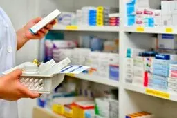 ارز 4200 نرسید، 200 دارو کمیاب شد |  بازی با جان بیماران؟ | ماجرای نیمایی شدن ارز داروها
